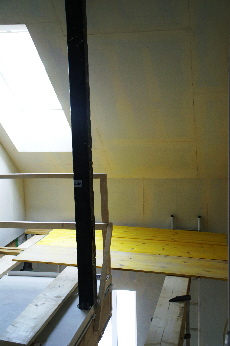 Gerstbau im Treppenabgang/Galerie