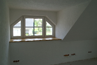 Gaubenfenster - mit wunderschner Holzbank.
